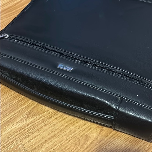 Black Briefcase/Binder  with Durable Fabric and Zipper Closure - Picture 5 of 6